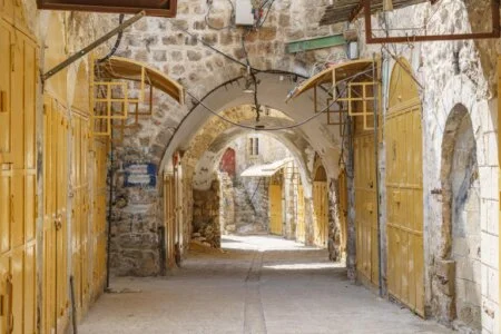 hebron a travers les sièces 